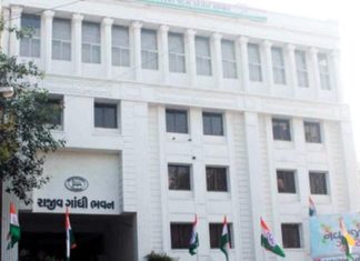 ગુજરાત કોંગ્રેસ એ માર્યો કુહાડી પર પગ, જાણો કયા નેતાને કર્યા સસ્પેન્ડ