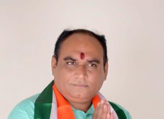 ભેસાણ તાલુકાના ગામડાઓના લોકોના પ્રશ્ને રૂબરૂ જઈ પ્રશ્નો સાભળતાં ધારાસભ્ય રીબડીયા