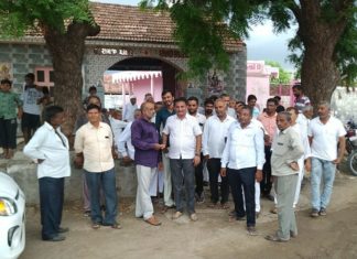 અમરેલી તાલુકાના ગામડા ખૂંદતા નેતા વિપક્ષ પરેશ ધાનાણી અને તાલુકા કોંગ્રેસ પ્રમુખ મનીષ ભંડેરી