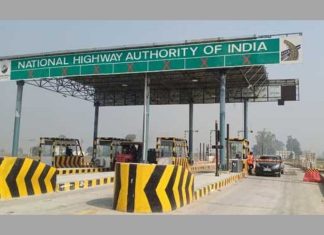 FASTag આવતા ટોલ કલેક્શન રેકોર્ડ સ્તરે પહોંચ્યું, જાણો કેટલું છે એક મહિનાનું કલેક્શન FASTag આવતા ટોલ કલેક્શન રેકોર્ડ સ્તરે પહોંચ્યું, જાણો કેટલું છે એક મહિનાનું કલેક્શન