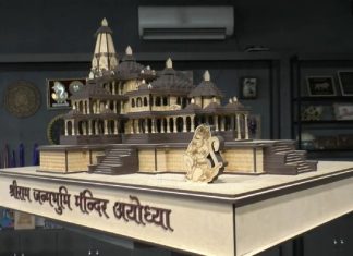‘રામ આયેંગે તો અંગના..!’ સુરતના ગિફ્ટ આર્ટિકલ ડીલરે બનાવેલી રામ મંદિરની આબેહૂબ પ્રતિકૃતિની ભારે માંગ…