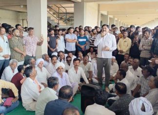 હનુમાનગાળા મંદિર મામલે ભક્તોએ વરસતા વરસાદમાં રેલી કાઢી આપ્યું આવેદનપત્ર, જાણો વનવિભાગે શું કરી સ્પષ્ટતા