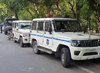 અમદાવાદમાં ધોળા દિવસે ફિલ્મી ઢબે આંગડિયા પેઢીના કર્મચારી લૂંટાયા, પોલીસ દોડતી થઈ…