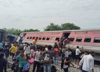 UPમાં મોટી રેલ દુર્ઘટના, દિબ્રુગઢ એક્સપ્રેસના 12 ડબ્બા પલટી ગયા; 4 મુસાફરોના મોત