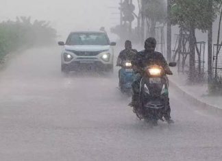 રાજ્યમાં ભારે વરસાદને પગલે વાહનવ્યવહાર અને રેલવે સેવા પર અસર, જાણો કઇ કઇ ટ્રેન થઈ રદ્દ