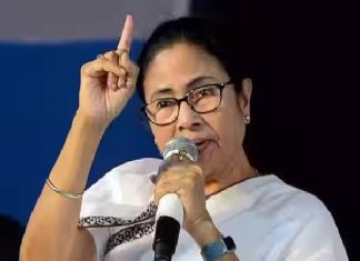 નીતિ આયોગની બેઠકમાં વિફર્યા પ.બંગાળના મુખ્યમંત્રી મમતા બેનર્જી,ચાલુ બેઠક છોડી બહાર આવી શું બોલ્યા?