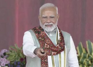 PM મોદીએ ગુજરાતમાં રૂ. 8000 કરોડના પ્રોજેક્ટનો કર્યો શિલાન્યાસ, પ્રથમ વંદે મેટ્રોને બતાવી લીલી ઝંડી