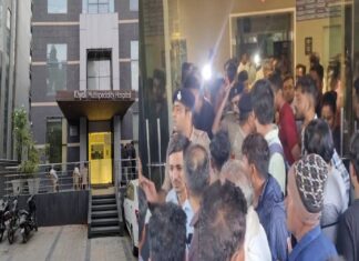 અમદાવાદ: ખ્યાતી હોસ્પિટલમાં બે દર્દીના મોત બાદ તોડફોડ, મોટા કૌભાંડની આશંકા વચ્ચે તપાસનો ધમધમાટ શરૂ