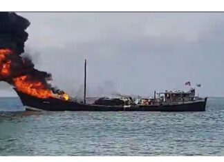 પોરબંદરમાં મોટી દુર્ઘટના, સોમાલિયા જઈ રહેલા જહાજમાં લાગી આગ ; જુઓ વીડિયો