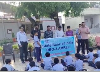 Amreli: બગસરાના કડાયા ગામે SBI બેંકની સરાહનીય કામગીરી, વિદ્યાર્થીઓને આપી આ ખાસ ભેટ sbi-bagasara-kadaya-school-donation.jpg