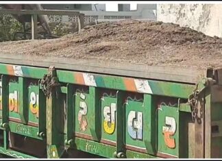 અમરેલી: બગસરા શહેરમાં પ્રાંત અધિકારીનો સપાટો, પાસ વિના રેતી ભરેલું ટ્રેક્ટર ઝડપી પાડ્યું