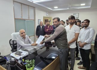 રાજકોટ : સત્યમ પોઇન્ટ કો-ઓપ. હાઉસિંગ સર્વિસ સોસાયટી મવડીના ફ્લેટ ધારકો દ્વારા સ્માર્ટ મીટરમાં ખામી હોવાથી પી.જી.વી.સી.એલ. કચેરીમાં આવેદનપત્ર અપાયું…