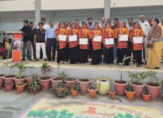 બગસરા મેઘાણી હાઈસ્કૂલ ની બાળાઓ રાષ્ટ્રીય કક્ષા યુવા મહોત્સવ માં પ્રસ્તુતિ કરી…