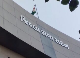 Amreli : કલેકટર કચેરીને બોમ્બથી ઉડાવી દેવાની મળી ધમકી, સિટી પોલીસમાં નોંધાઈ ફરિયાદ…