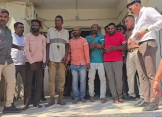 ગીરસોમનાથમાં પેટ્રોલ બોમ્બથી હુમલાનો મામલો : પોલીસે 5 આરોપીઓને ઝડપી પાડી જાહેરમાં કાઢ્યો વરઘોડો …