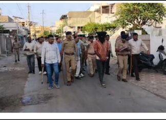 Amreli: પોલીસે રીઢા ગુનેગારનું જાહેરમાં કાઢ્યું સરઘસ, હિસ્ટ્રીશીટર સામે નોંધાઈ ચૂક્યા છે આટલા ગુના