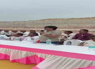 હળવદના જુનાદેવળીયામાં વીજ પોલ મુદ્દે રાકેશભાઈ અમૃતિયાના આકરા પ્રહાર…