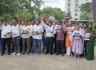 રાજકોટમાં UGC પરિપત્રને લઈને સવર્ણ સમાજનો વિરોધ, રદ કરવાની માંગ સાથે કલેક્ટરને આવેદન…