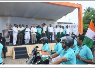 અમરેલીથી ‘ટુ વ્હીલર ફોર ટુ’ બાઈક રેલીને CM ભૂપેન્દ્ર પટેલે આપી લીલી ઝંડી, સામાજિક સંવેદના અને પર્યાવરણ રક્ષણનો સંદેશ